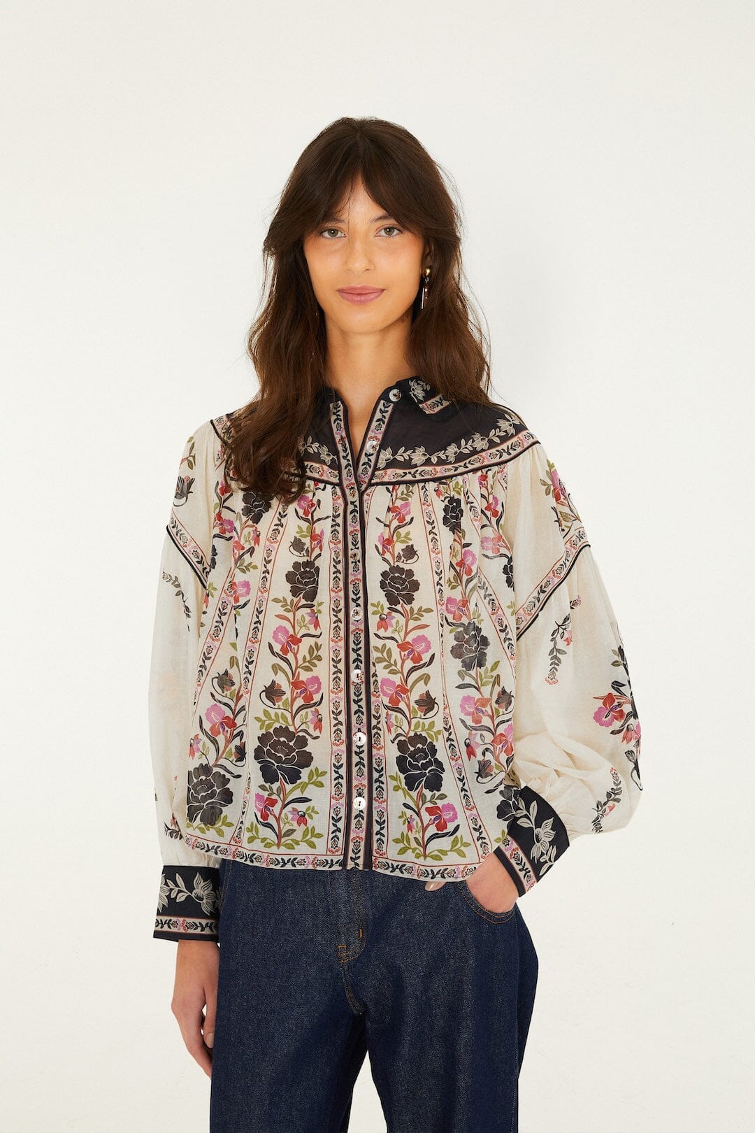 Delicate Floral Collared Buttoned Blouse